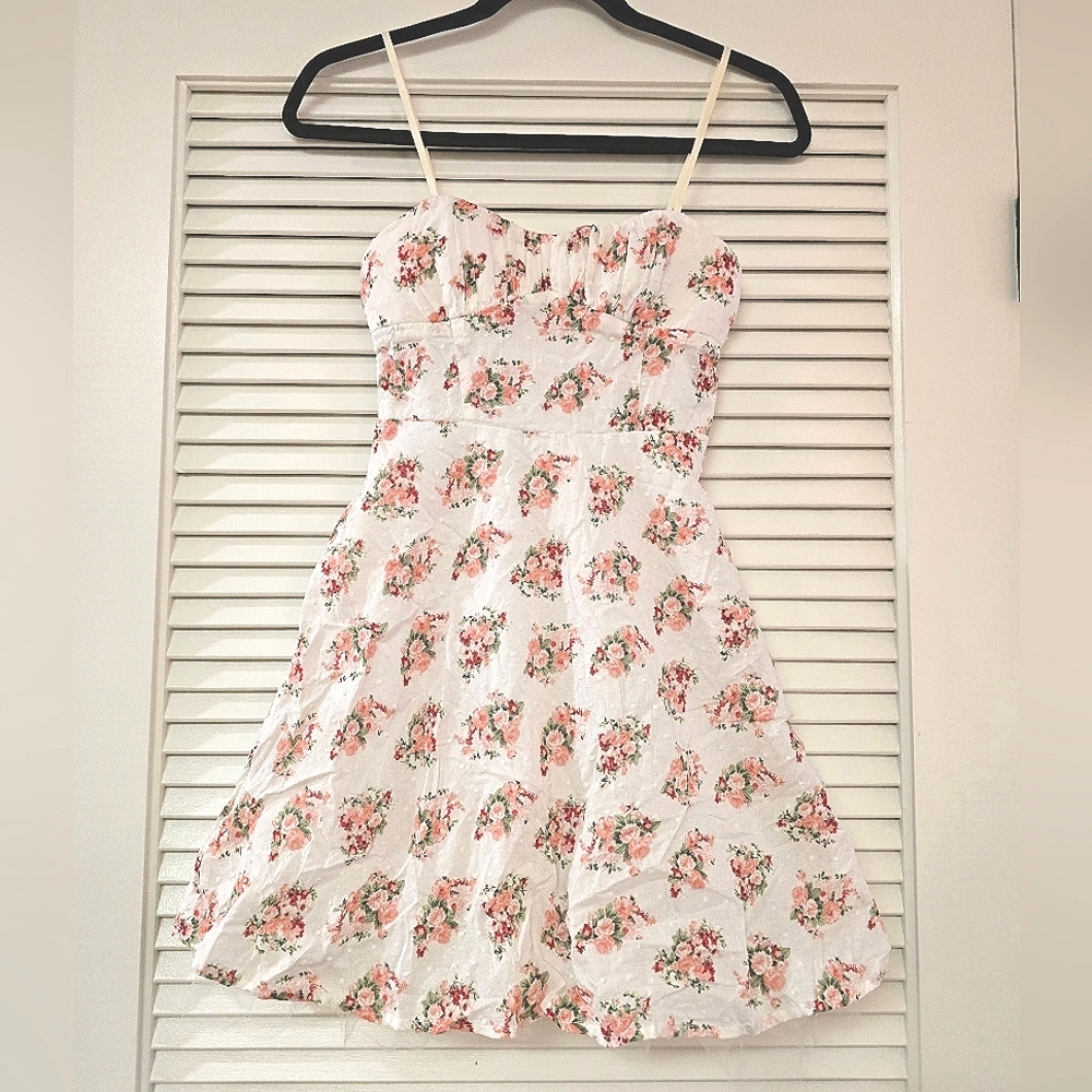 Emerald Sundae - Floral Sleeveless Dress With Lining & Tulle Hem